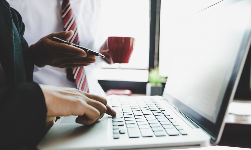 contratar uma empresa pela internet