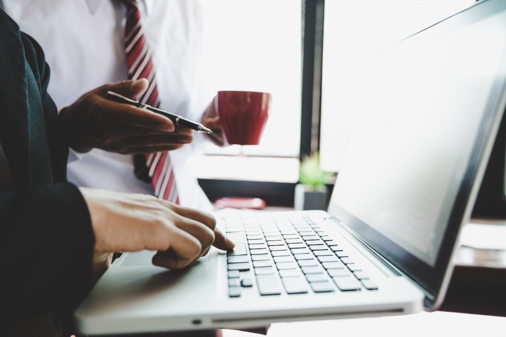 contratar uma empresa pela internet